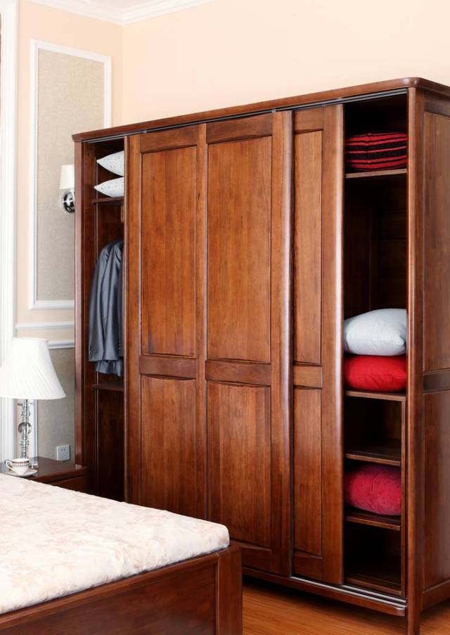 华鹤家具实木衣柜系列产品介绍