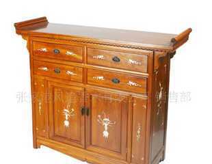 香案、香樟木家具与实木衣橱 传统工艺与现代生活的融合